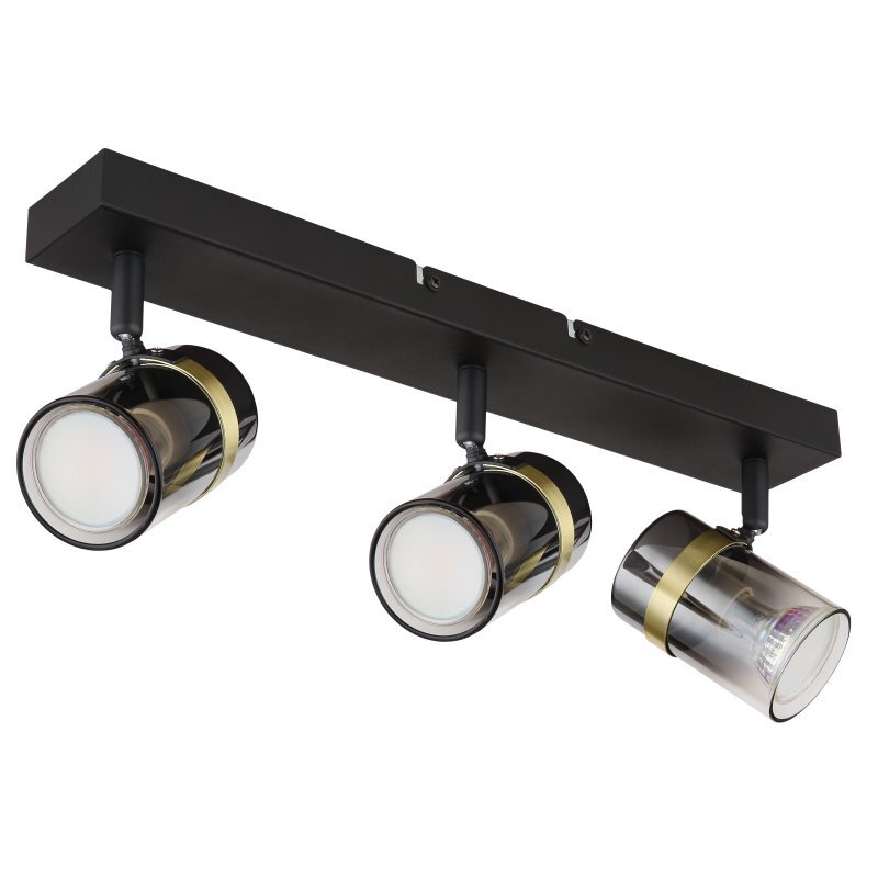Lampa sufitowa z trzema reflektorami w czarnym matowym wykończeniu, z przydymionym szkłem i mosiężnymi akcentami. Każdy reflektor jest zamontowany na prostokątnej podstawie.