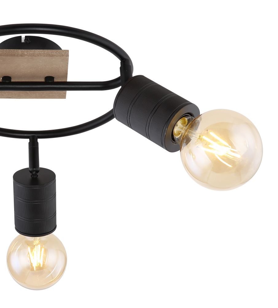 Lampa sufitowa z trzema żarówkami w oprawach z czarnego metalu, zamontowana na ciemnobrązowej drewnianej podstawie. Żarówki są widoczne i emitują ciepłe światło.