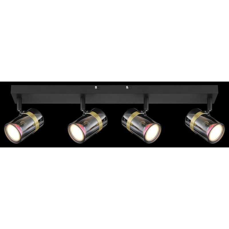 Lampa sufitowa z czterema reflektorami w czarnym matowym wykończeniu, z przydymionym szkłem i mosiężnymi akcentami. Reflektory są zamontowane na prostokątnej podstawie.
