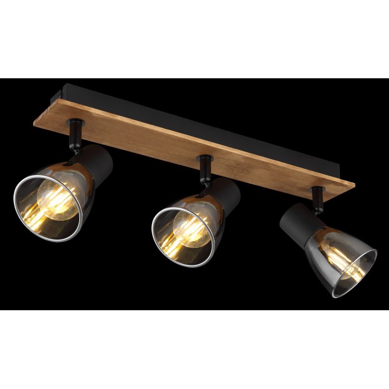 Lampa sufitowa z trzema reflektorami zamontowanymi na drewnianej listwie, z kloszami wykonanymi z przydymionego szkła. Reflektory mają czarny matowy wykończenie i są wyposażone w żarówki E14.