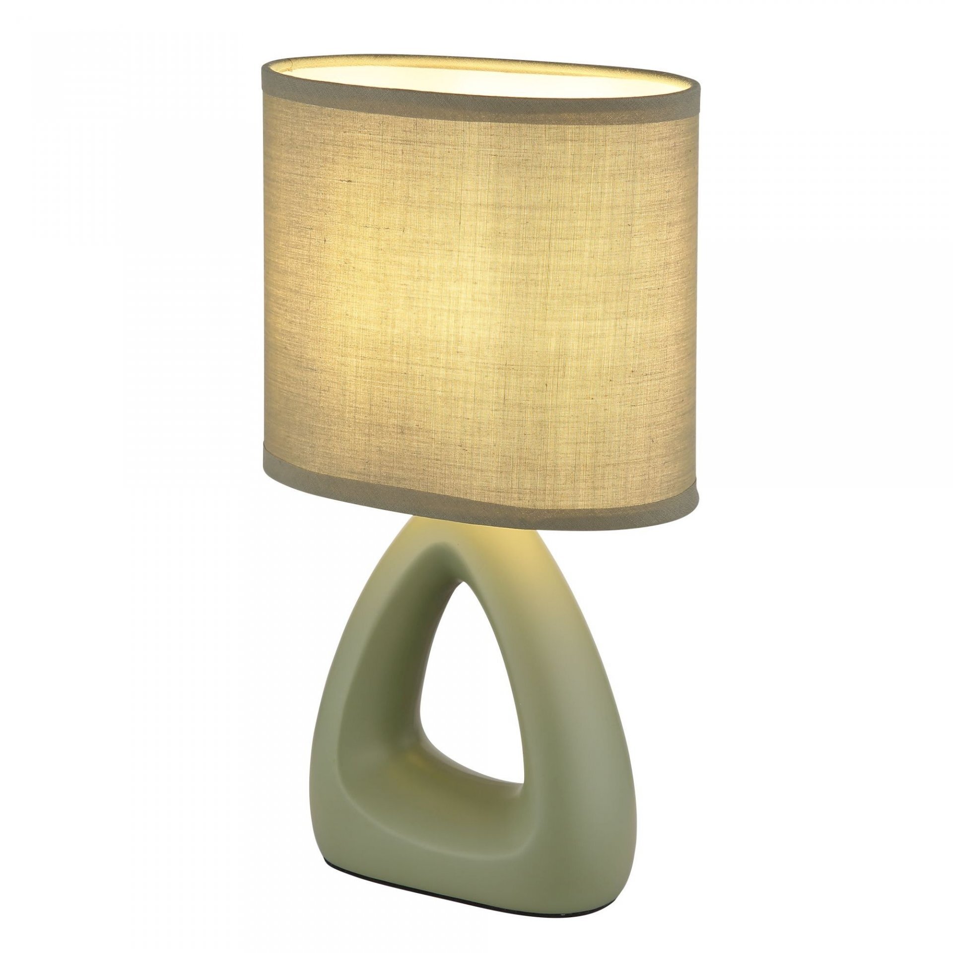 Lampa stołowa z beżowym abażurem i podstawą w kształcie trójkąta o zaokrąglonych krawędziach w kolorze zielonym. Światło lampy jest ciepłe i rozproszone.