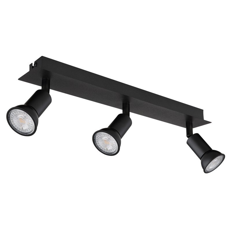 Czarna matowa lampa sufitowa z trzema reflektorami zamontowanymi na prostokątnej podstawie. Reflektory są skierowane w różnych kierunkach, a żarówki nie są dołączone.