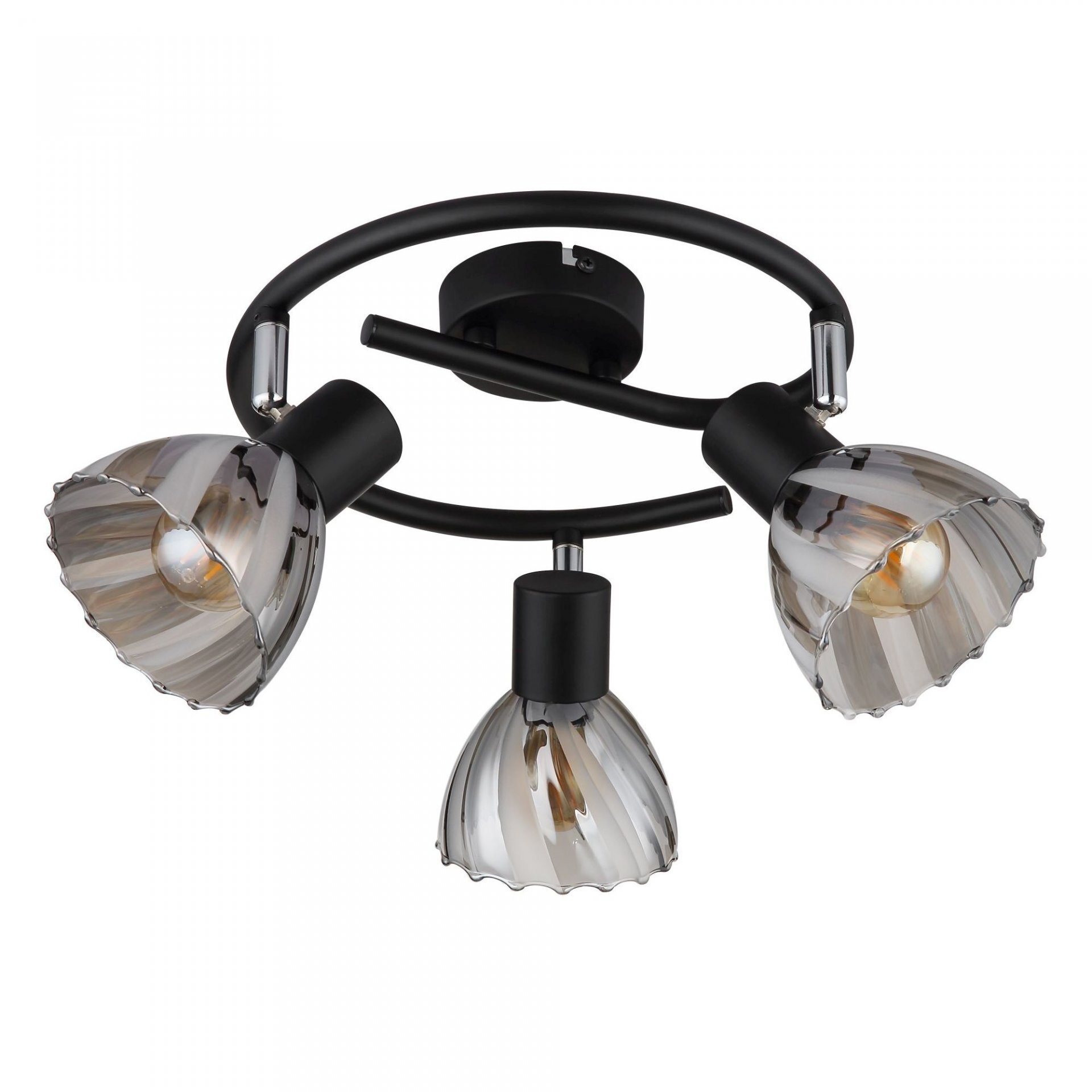 Nowoczesna lampa sufitowa z trzema regulowanymi reflektorami o metalicznym wykończeniu. Reflektory są zamontowane na czarnej, okrągłej podstawie.