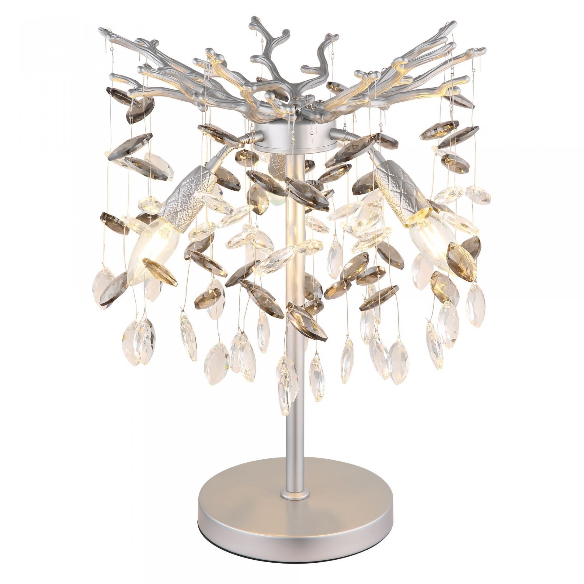 Lampa stołowa z metalową podstawą i ozdobnym kloszem, z którego zwisają przezroczyste i brązowe kryształki. Klosz ma kształt przypominający gałęzie drzewa.
