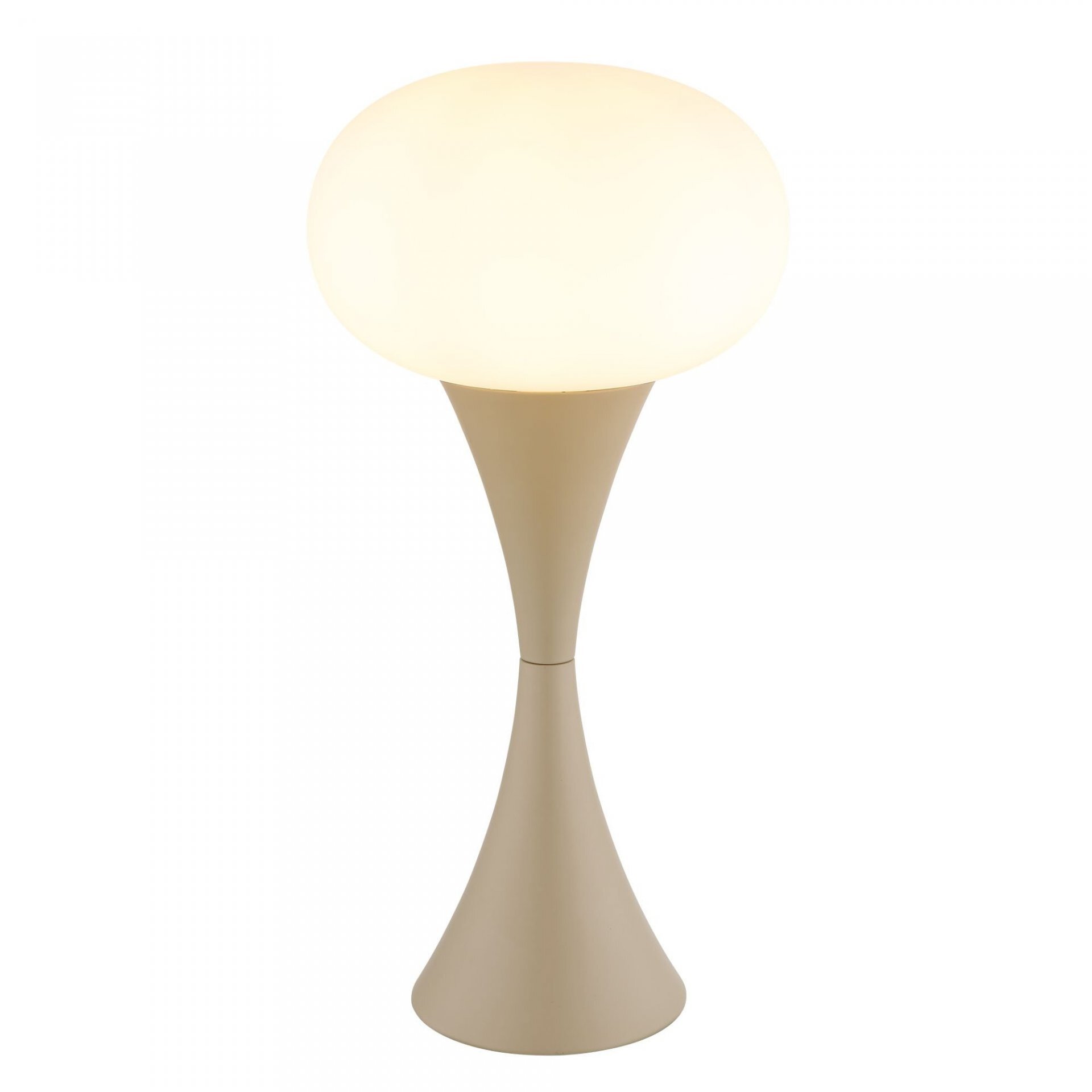 Lampa stołowa o nowoczesnym designie z zaokrąglonym, jasnym kloszem i smukłą, stożkową podstawą w kolorze beżowym.