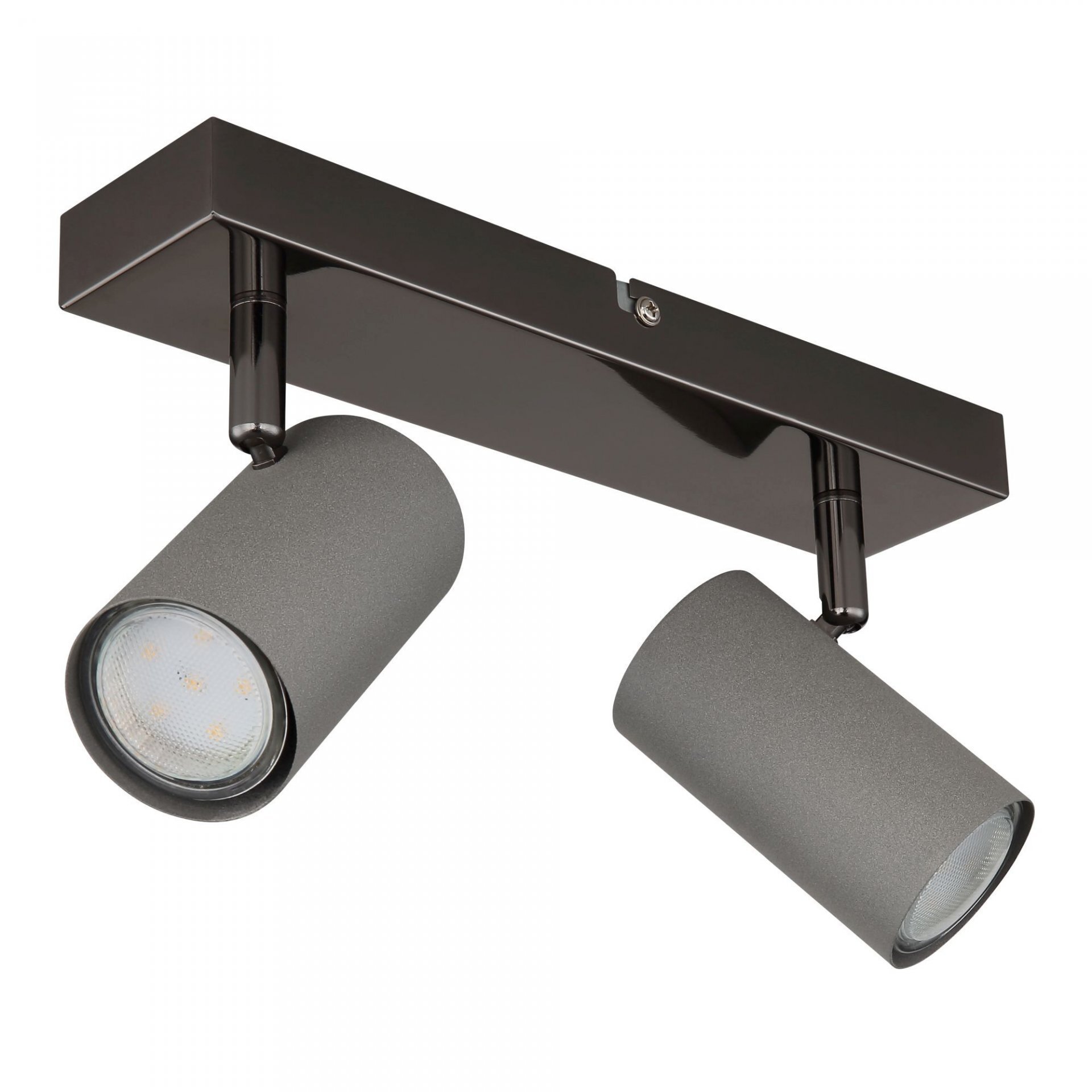 Na obrazie widoczna jest lampa sufitowa z dwoma regulowanymi reflektorami w stylu industrialnym, zamontowana na prostokątnej podstawie. Reflektory mają cylindryczny kształt i metaliczne wykończenie.