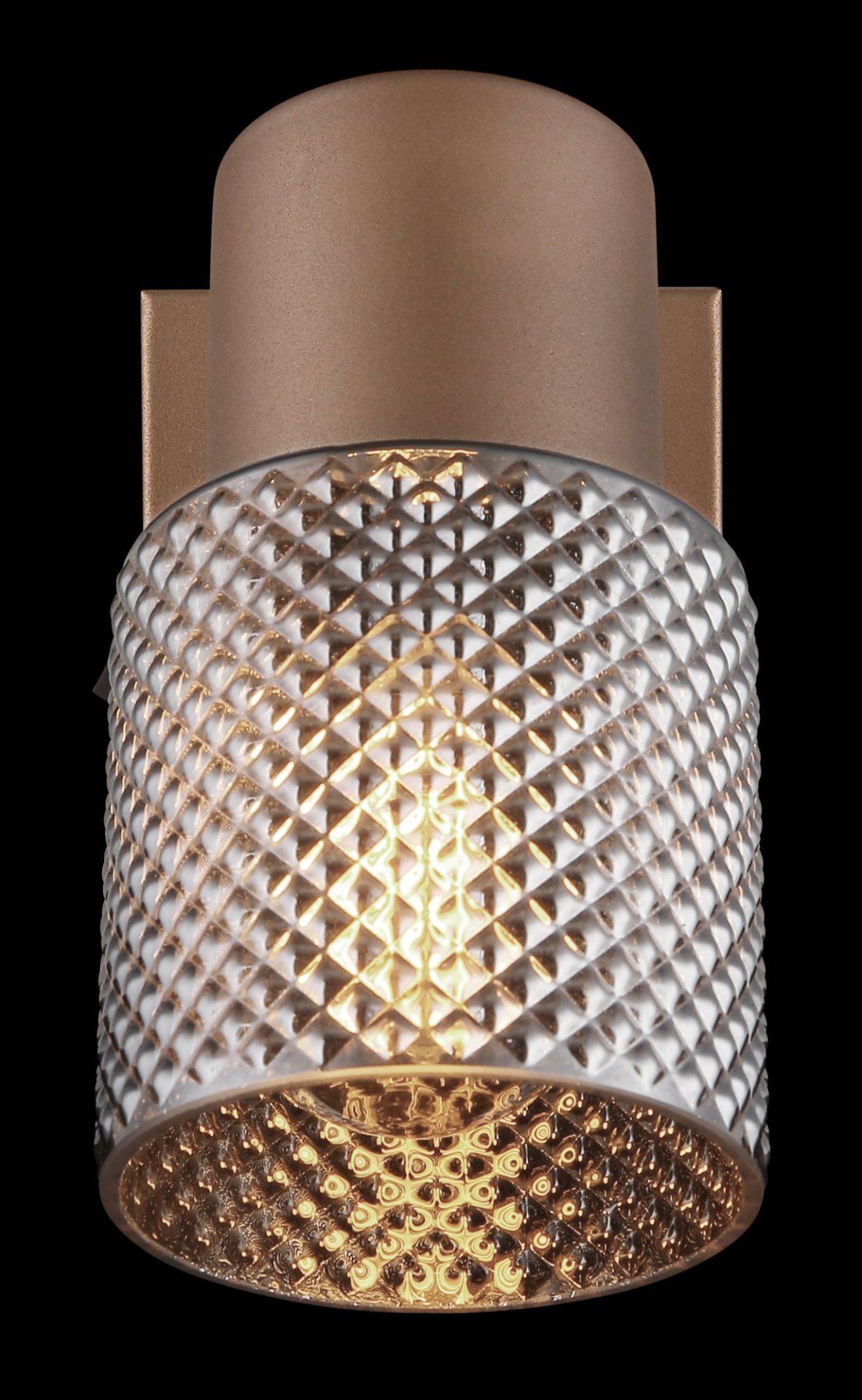 Lampa punktowa z metalowym korpusem w kolorze brązowym i szklanym kloszem o fakturze diamentowej, emitująca ciepłe światło.