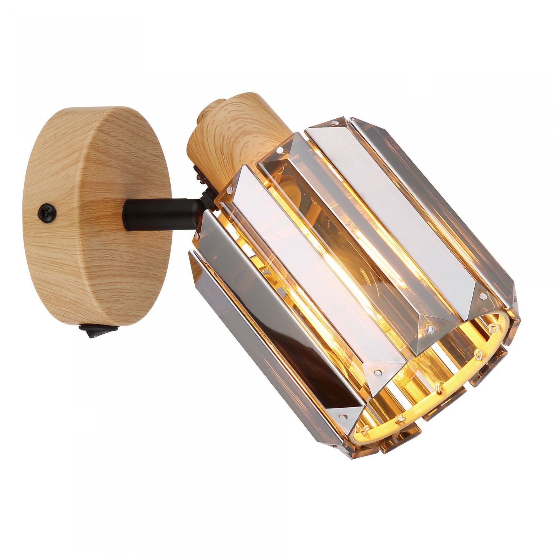 Lampa punktowa z drewnianą podstawą i metalowym kloszem o nowoczesnym designie, emitująca ciepłe światło. Klosz ma geometryczny kształt z metalowymi elementami odbijającymi światło.