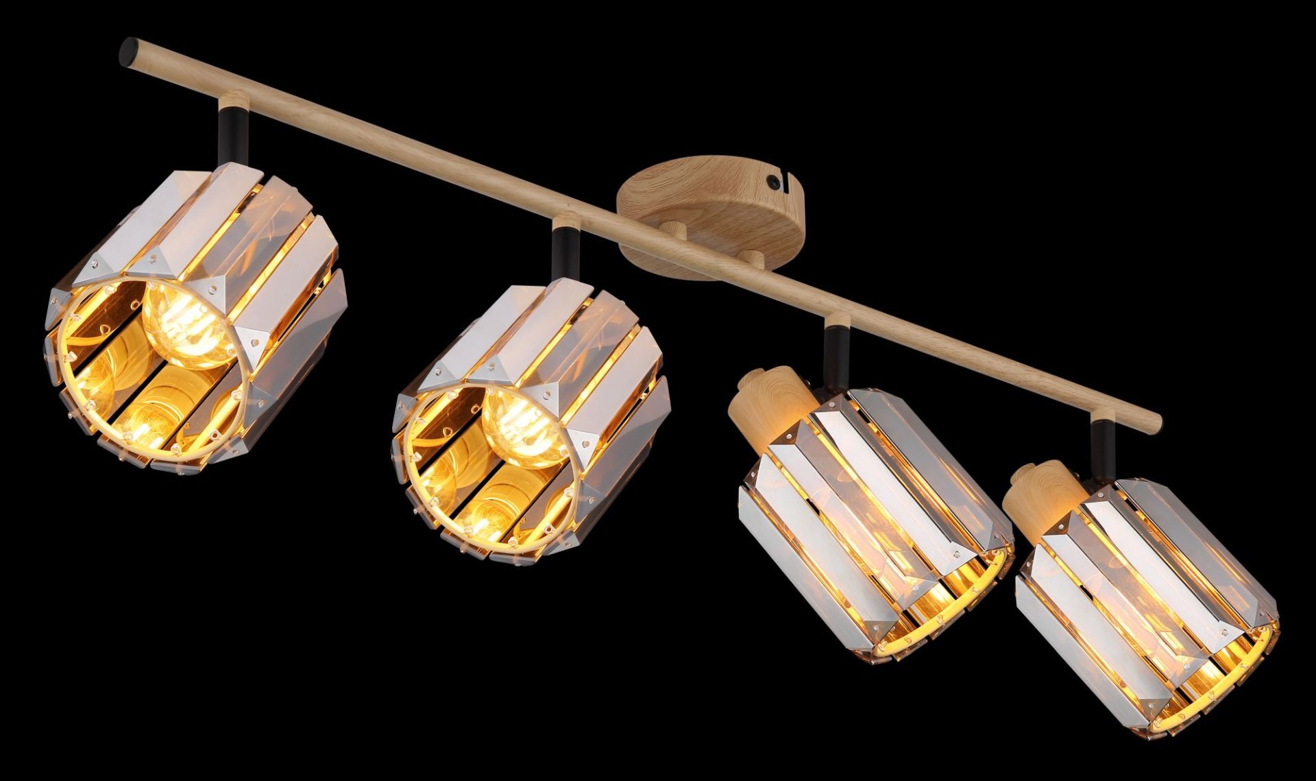 Na obrazie widoczna jest lampa reflektorowa z czterema punktami świetlnymi, zamontowana na drewnianej listwie. Każdy reflektor ma metalową obudowę z elementami w kolorze złotym i srebrnym.