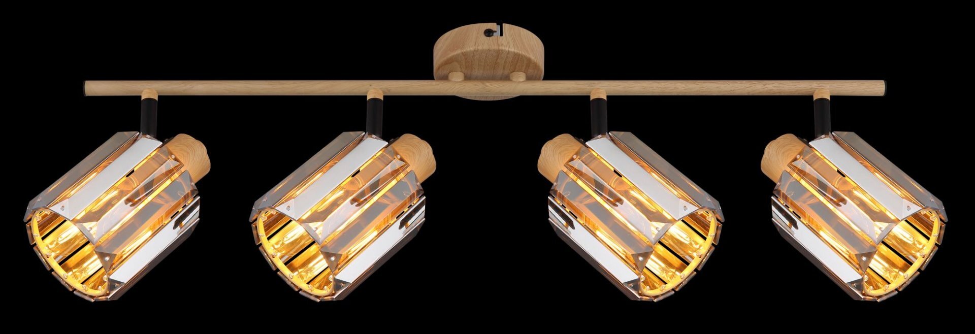 Lampa reflektorowa z czterema punktami świetlnymi zamontowana na drewnianej listwie. Każdy reflektor ma metaliczną obudowę z przezroczystymi elementami, przez które widać żarówki.