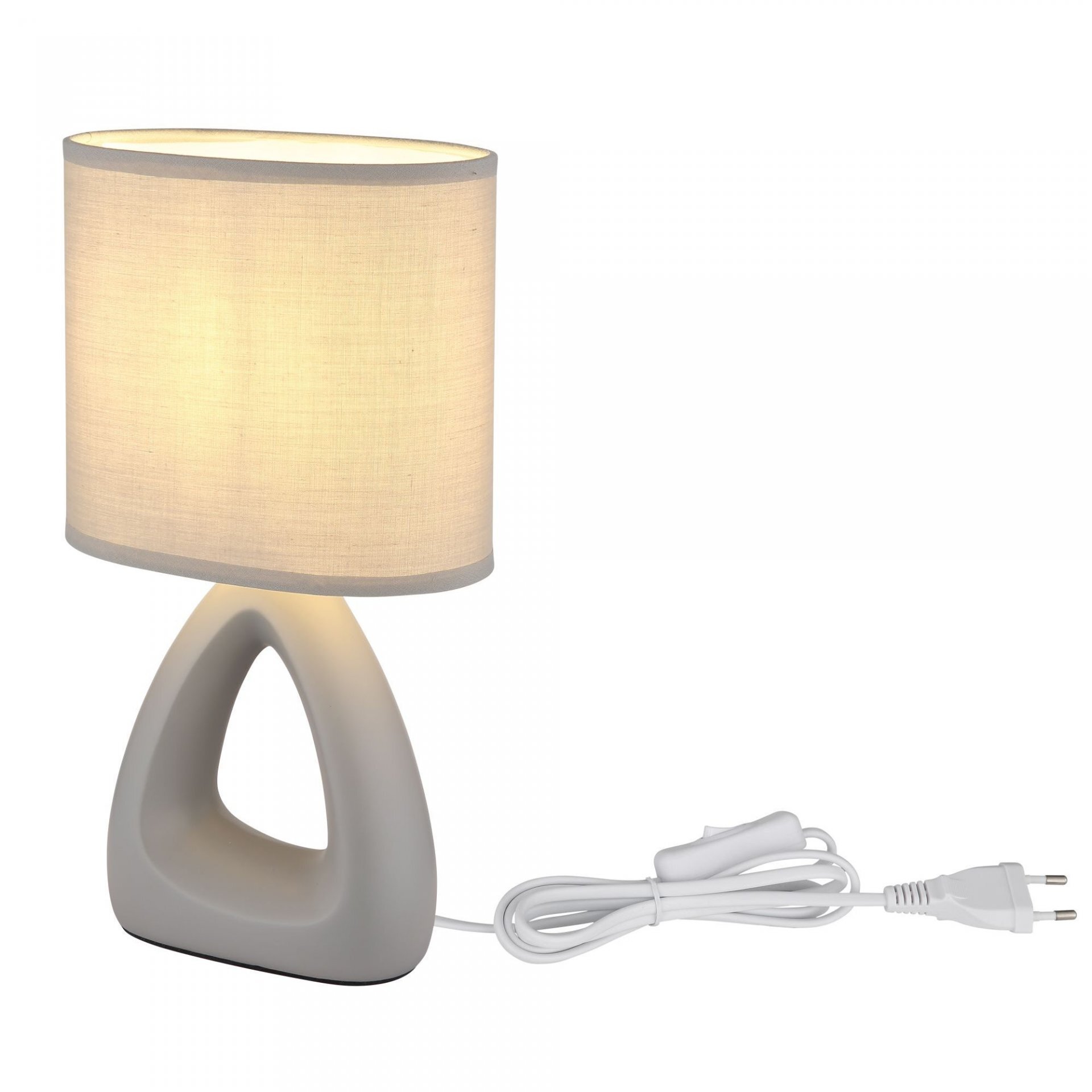 Nowoczesna lampa stołowa z owalnym abażurem w jasnym kolorze i trójkątną podstawą. Do lampy dołączony jest biały przewód z wtyczką i przełącznikiem.