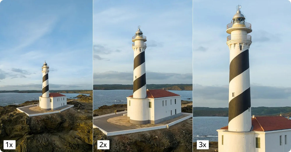 Trzy zdjęcia przedstawiające latarnię morską z czarno-białymi pasami, stojącą na skalistym wybrzeżu. Każde zdjęcie pokazuje latarnię z różnym poziomem przybliżenia: 1x, 2x, 3x.