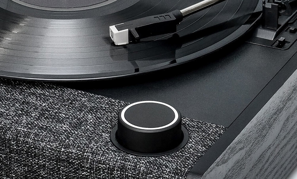 Gramofon VICTROLA VTA-74 - Łatwa obsługa jednym ruchem, kadr na pokrętło