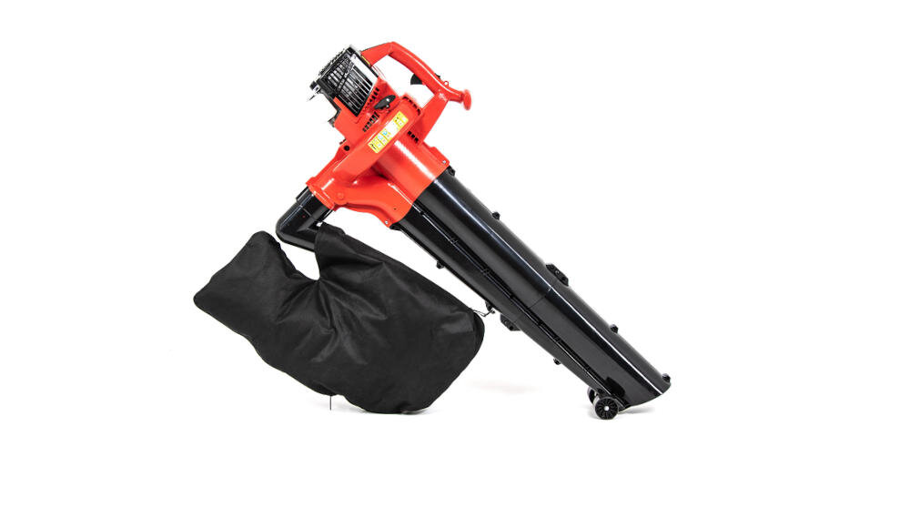 Na obrazie widoczny jest spalinowy odkurzacz do liści w kolorze czerwono-czarnym z dużym czarnym workiem. Na urządzeniu znajduje się logo \'FAWORYT\'.