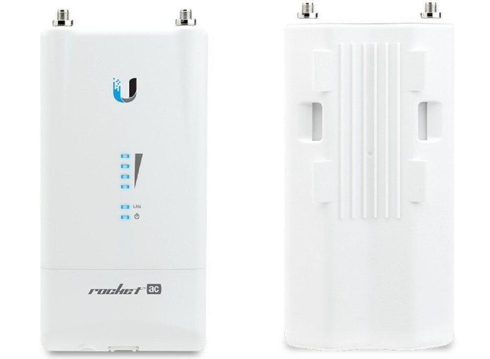 Punkt dostępu UBIQUITI Rocket 5AC Lite Białe prostopadłościenne urządzenie sieciowe widoczne z przodu z logotypem i diodami LED oraz z tyłu z uchwytami montażowymi