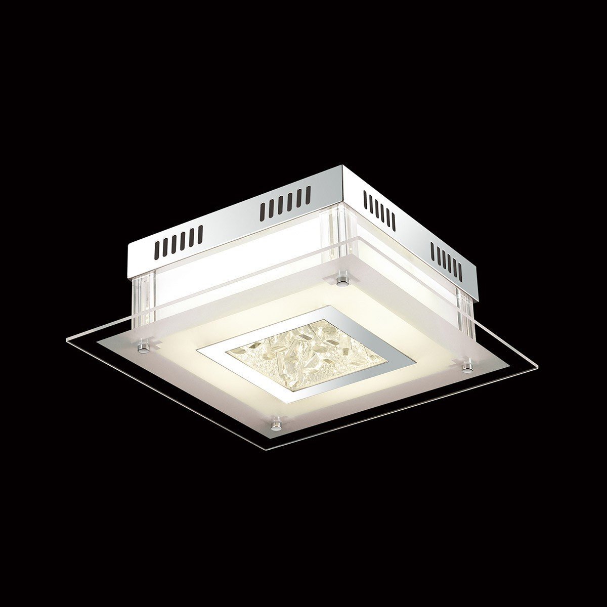 Kwadratowy plafon sufitowy z metalowymi i szklanymi elementami, z centralnym wzorem przypominającym kryształki. Lampa ma elegancki, nowoczesny design.