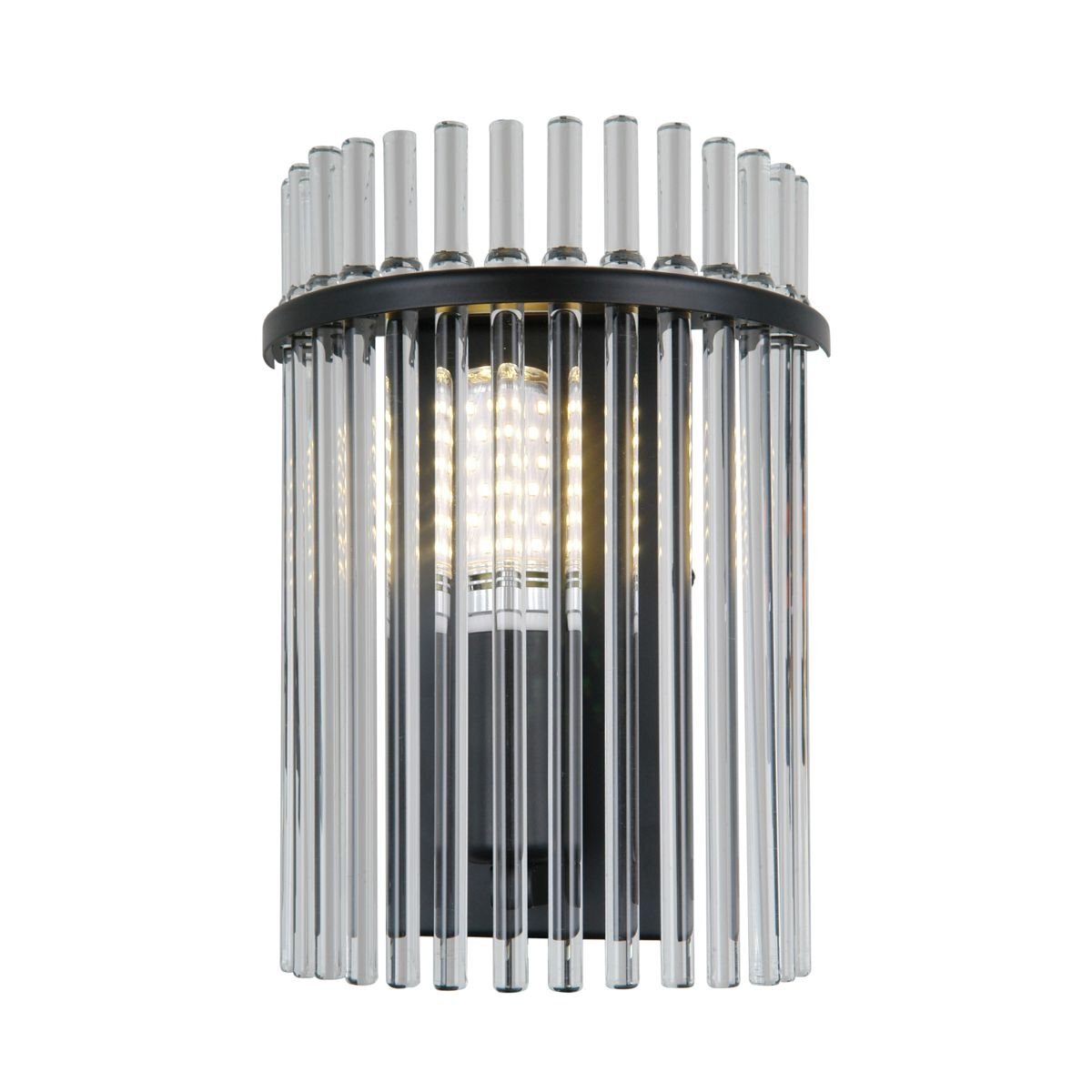 Czarny kinkiet ścienny z pionowymi, przezroczystymi prętami otaczającymi źródło światła. Lampa ma nowoczesny design i emituje jasne światło.