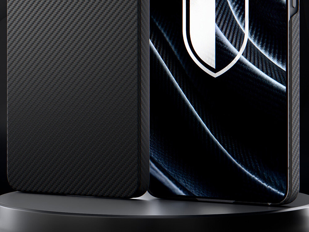 Etui aramidowe na telefon z logo tarczy na ekranie, symbolizujące ochronę urządzenia i wytrzymałość materiału