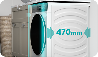 Pralka o głębokości 470 mm jest umieszczona obok szafki kuchennej. Na panelu widoczny jest wyświetlacz i przyciski sterujące.