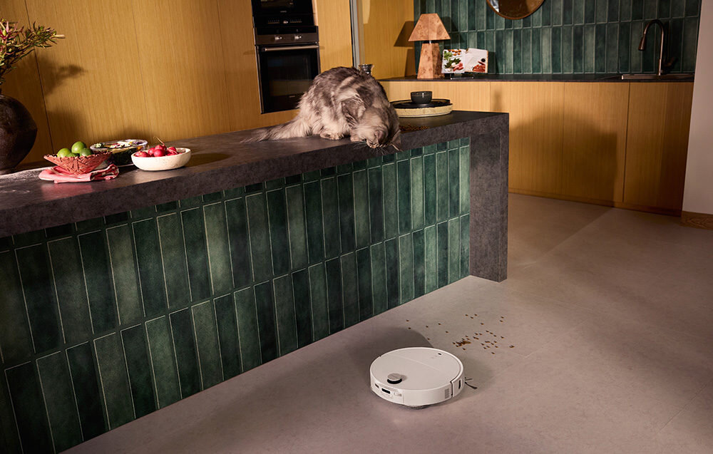 Robot sprzątający ROBOROCK Qrevo EdgeT Wysokie efekty czyszczenia technologia HyperForce siła ssania skuteczne zbieranie zabrudzeń System mopujący nacisk precyzyjne czyszczenie uporczywe plamy unoszące się pady ochrona powierzchnia