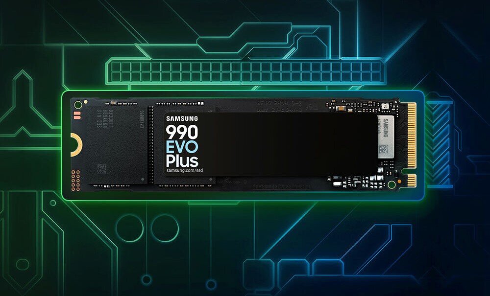 Komputer MAD DOG GeForce RTX5070Ti DLSS 4 Reflex Edition 2 DEEPCOOL-A21WR32WH Dysk SSD Samsung widoczny z góry na ciemnym tle z zielono-niebieskim wzorem przypominającym obwody elektryczne, dysk, pojemność, prędkość, interfejs, szyfrowanie
