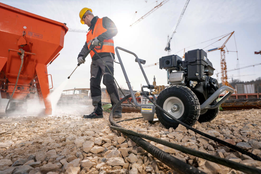 Myjka wysokocisnieniowa KARCHER Professional HD 8 23 G Classic 1.187-012.0 mozliwosci do 150 bar wytrzymala pompa korbodowa wydajnosc tloczenia 600 litrow na godzine