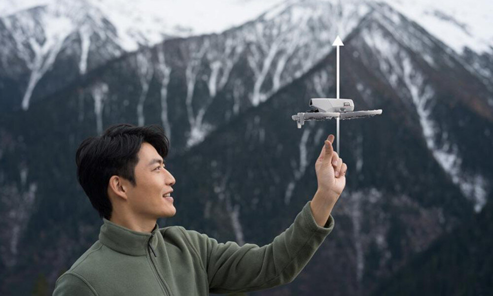 Dron DJI Flip sterowanie łączność Wi-Fi aplikacja komendy głosowe rejestrowanie dźwięku