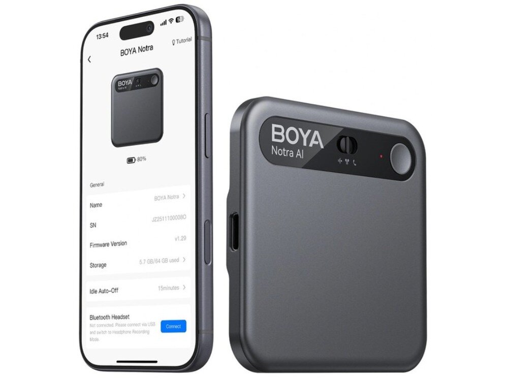 Dyktafon AI BOYA Notra Szary rejestrator BOYA Notra AI widziany z przodu obok smartfona z otwartą aplikacją BOYA Notra, na białym tle, wbudowana pamięć, bateria, czas działania