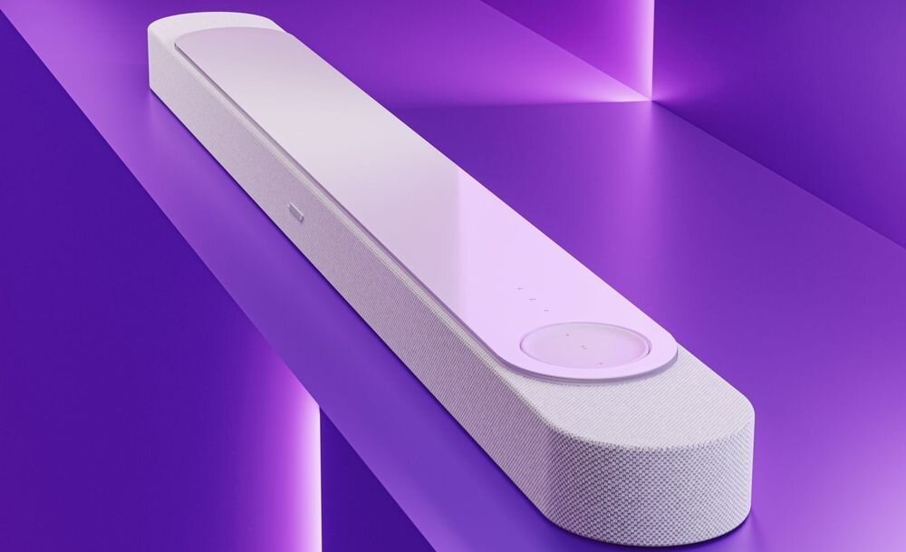 BOSE LIFESTYLE ULTRA soundbar 6 głośników 5.0.2 wielokierunkowy dźwięk przestrzenny, soundbar na fioletowym postumencie