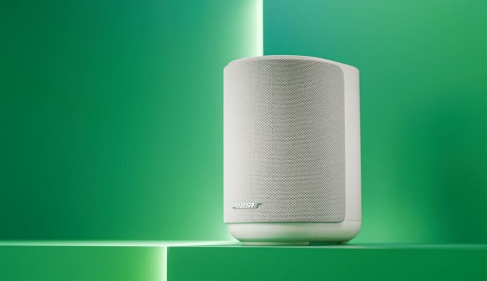 BOSE LIFESTYLE ULTRA Speaker konfiguracje 1.0 2.0 7.1.4 kino domowe rozbudowa systemu, głośnik na zielonym postumencie