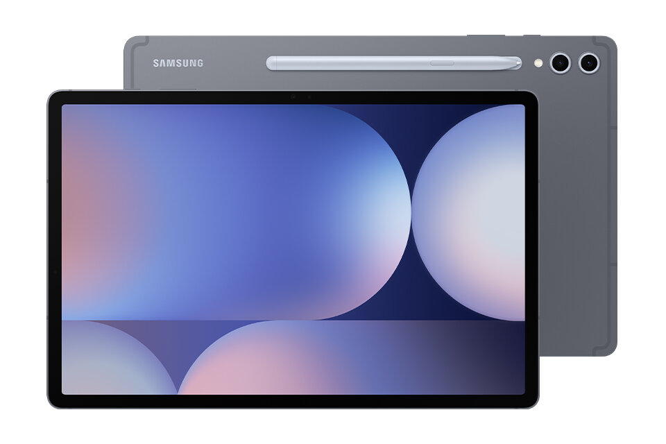 Tablet z dużym ekranem wyświetlający abstrakcyjną grafikę w pastelowych kolorach. W tle widoczny jest tył urządzenia z logo \'SAMSUNG\' oraz rysik umieszczony w specjalnym uchwycie.