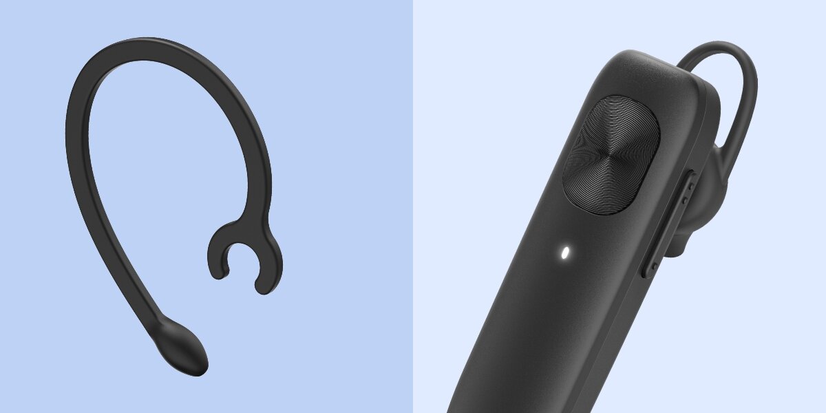 Obraz przedstawia czarną słuchawkę z mikrofonem oraz osobno pokazany czarny uchwyt na ucho. Słuchawka ma mały, okrągły przycisk i diodę na obudowie.