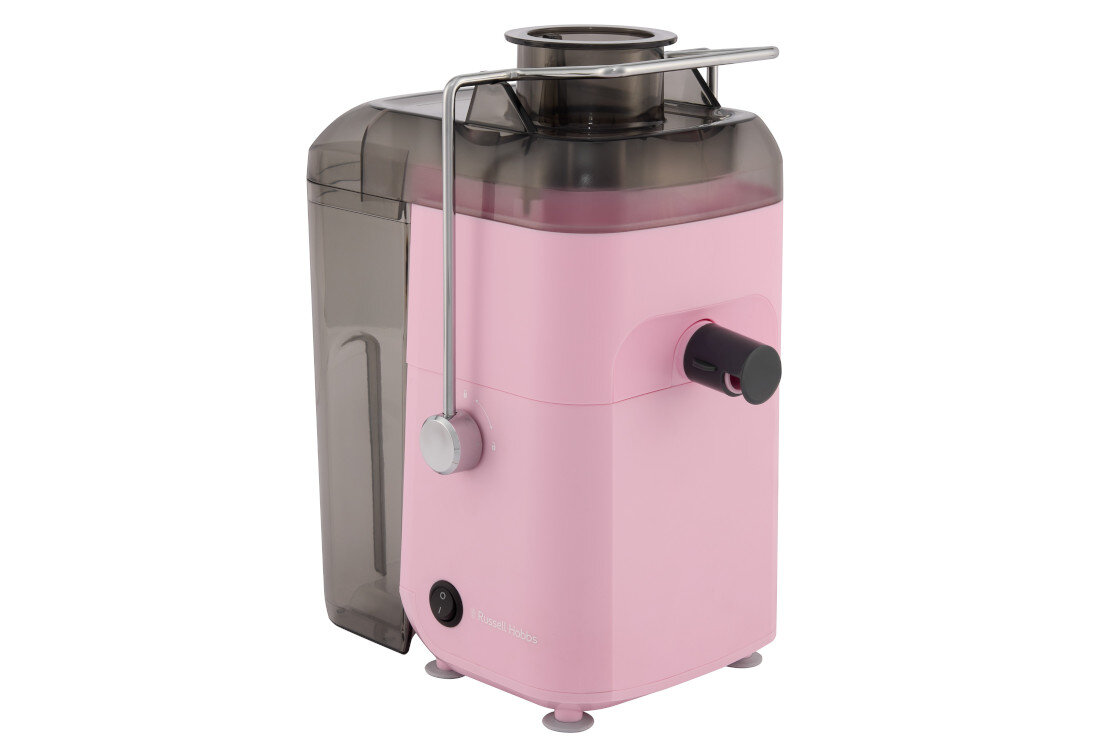 Różowa sokowirówka z przezroczystym pojemnikiem na sok i metalowym uchwytem. Na urządzeniu widoczne jest logo \'russell hobbs\'.