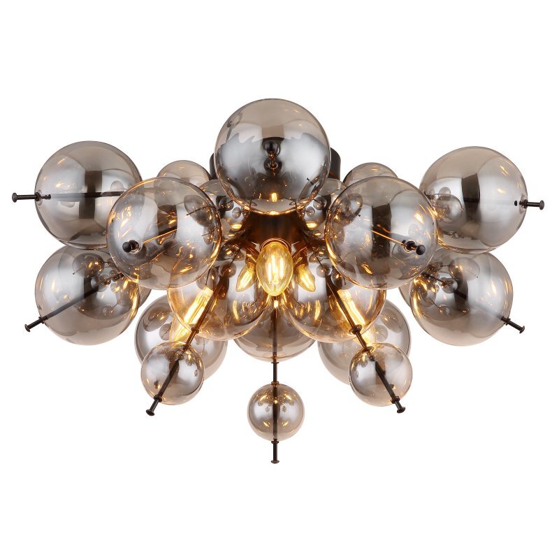 Lampa sufitowa składająca się z wielu kulistych kloszy w kolorze dymionego szkła, z widocznymi żarówkami wewnątrz. Konstrukcja przypomina nowoczesną instalację świetlną.