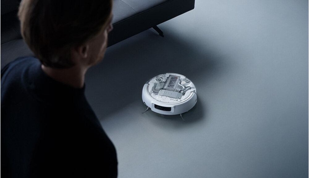 Robot sprzątający DJI Romo P Czyszczenie w narożnikach Dwa ramiona czyszczące  wzdłuż listew, przy krawędziach oraz w narożnikach Adaptacyjne algorytmy