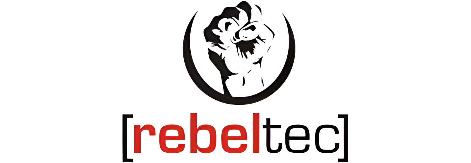 Logo przedstawia zaciśniętą pięść w okręgu, poniżej znajduje się napis \'[rebeltec]\'.