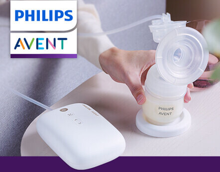 Na obrazie widoczny jest laktator z logo Philips Avent, z przezroczystym pojemnikiem na mleko. Obok znajduje się biała, bezprzewodowa jednostka sterująca.