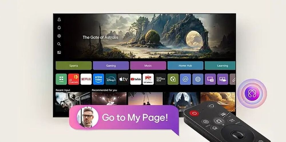 Telewizor wyświetla ekran główny z aplikacjami takimi jak Netflix, Prime Video, i YouTube oraz obrazem z gry \'The Gate of Astralis\'. Na dole ekranu widoczny jest pilot z przyciskami, a obok niego fioletowy dymek z tekstem \'Go to My Page!\'.