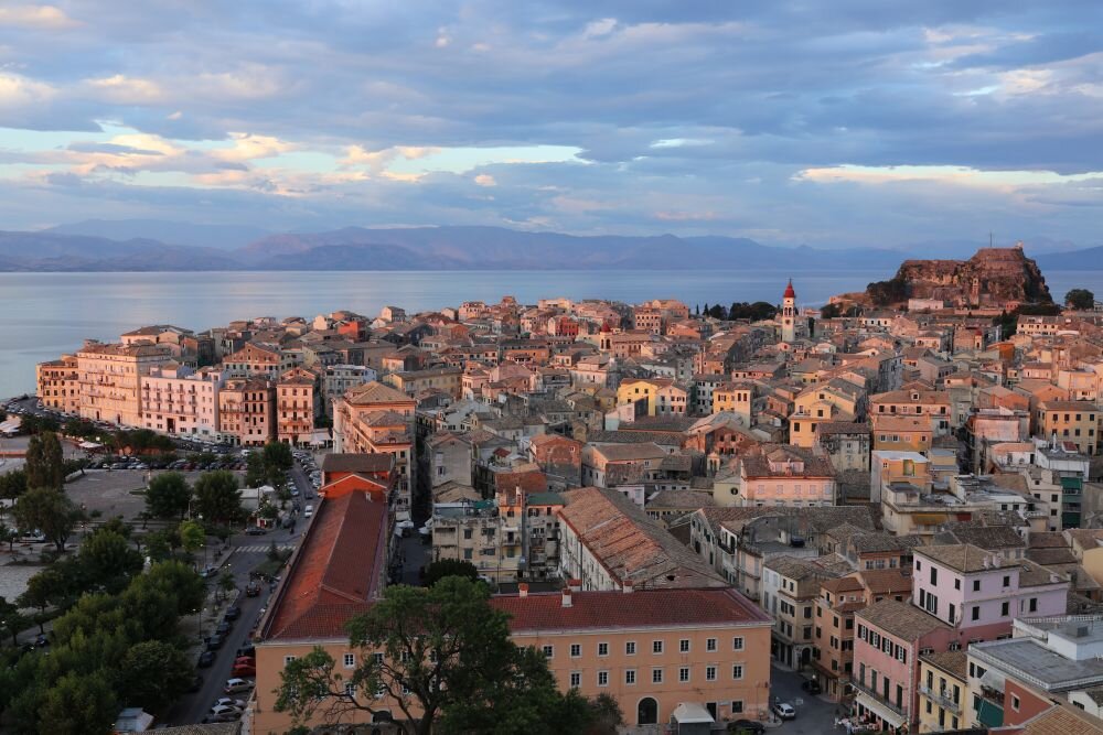 Obiektyw CANON EF 35 mm f-1.4L II USM  ogniskowa przysłona ostrość pierścienie optyka soczewki powłoki montaż bagnet światło jasność zoom filtry waga