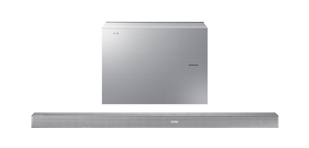 Czarny subwoofer Samsung, a pod nim płaski Soundbar Samsung w kolorze czarnym.