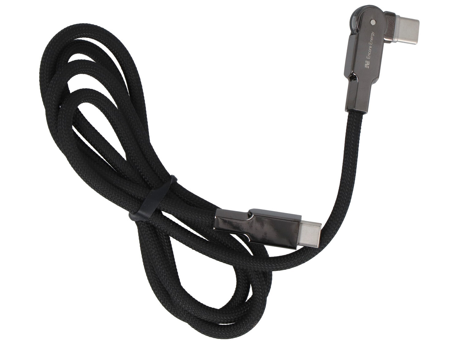 Czarny, pleciony kabel USB-C do USB-C z metalowymi końcówkami, jedna z nich ma kątowy kształt. Na jednej z końcówek widoczny jest napis \'Encore Energy\'.