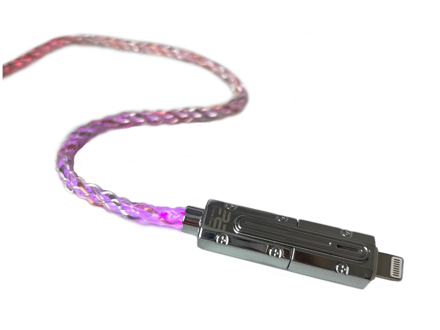 Podświetlany kabel z plecionym wzorem, zakończony metaliczną końcówką z wtykiem Lightning. Na końcówce widoczne są śruby i logo producenta.
