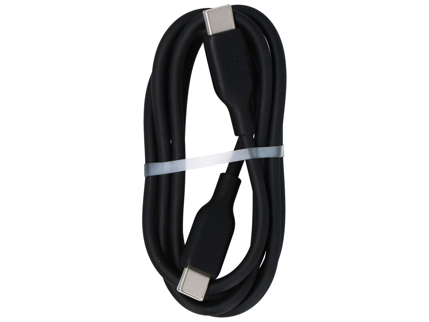 Czarny kabel USB-C do USB-C z metalowymi końcówkami, zwinięty i spięty białą opaską. Na jednej z końcówek widoczne jest logo producenta.