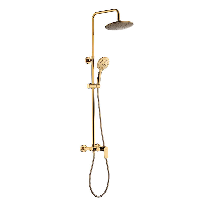 Złota bateria prysznicowa z okrągłą deszczownicą i słuchawką prysznicową na elastycznym wężu. Produkt ma elegancki, nowoczesny design.