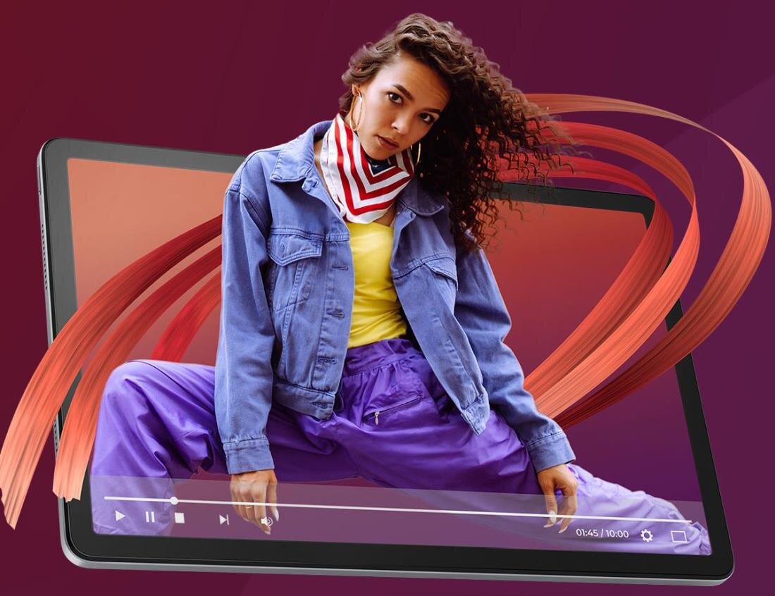 Na obrazie widać osobę w kolorowym stroju siedzącą na tablecie z widocznym interfejsem odtwarzacza wideo. Tło jest w odcieniach fioletu z dynamicznymi, czerwonymi liniami.
