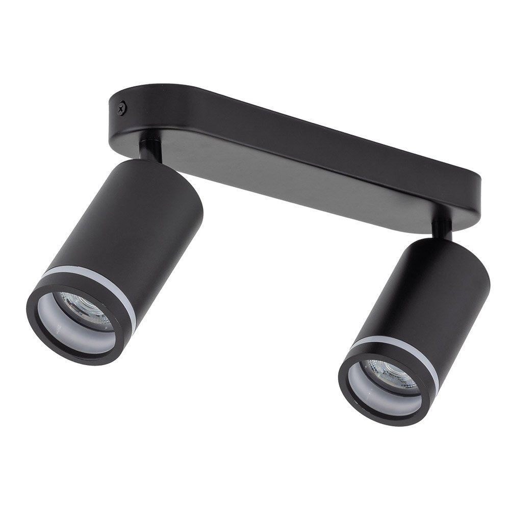 Czarna lampa sufitowa z dwoma cylindrycznymi reflektorami, zamontowana na prostokątnej podstawie. Reflektory są regulowane i mają srebrne obrzeża wokół źródeł światła.