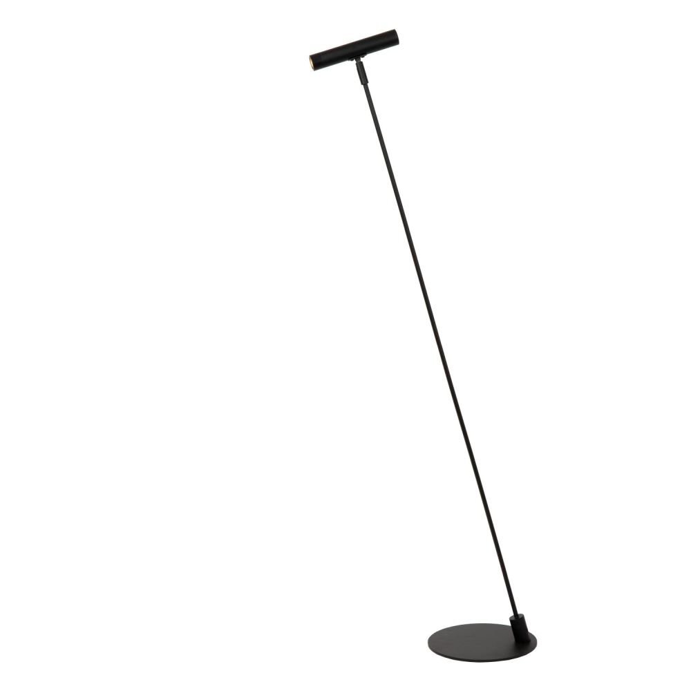 Czarna lampa podłogowa o minimalistycznym designie, z okrągłą podstawą i smukłym, pochylonym trzonem zakończonym poziomym kloszem.