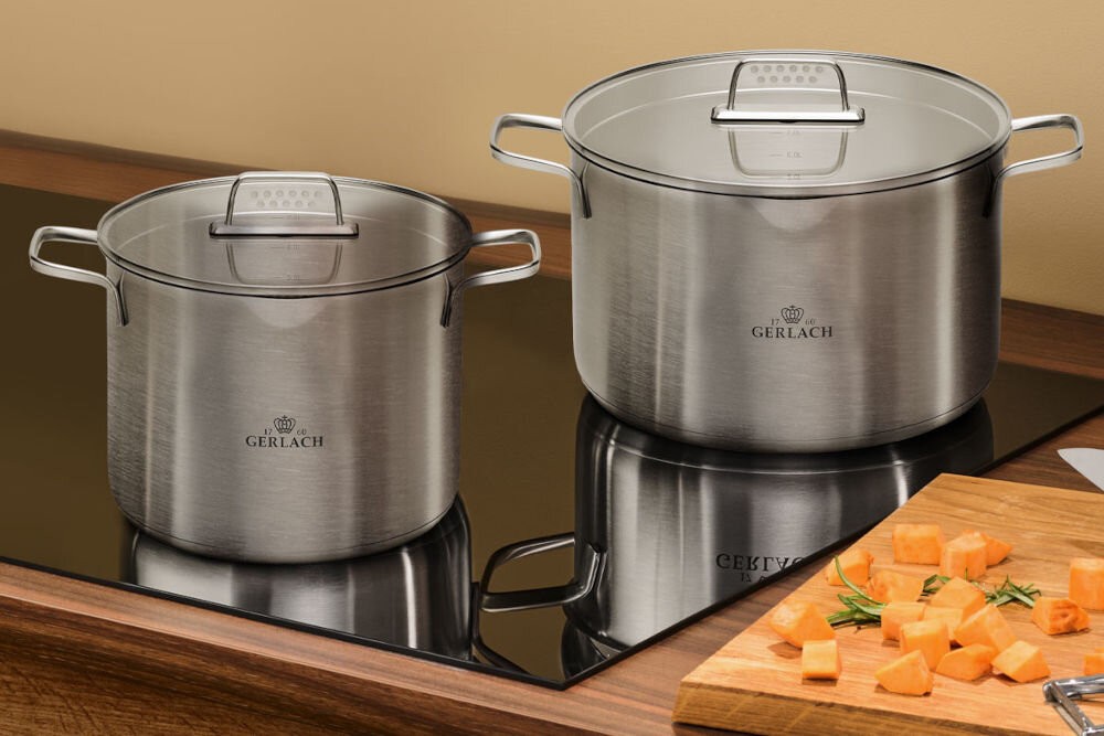 Garnek GERLACH Ambiente 24 cm i 24 cm z pokrywkami stojące na kuchence indukcyjnej