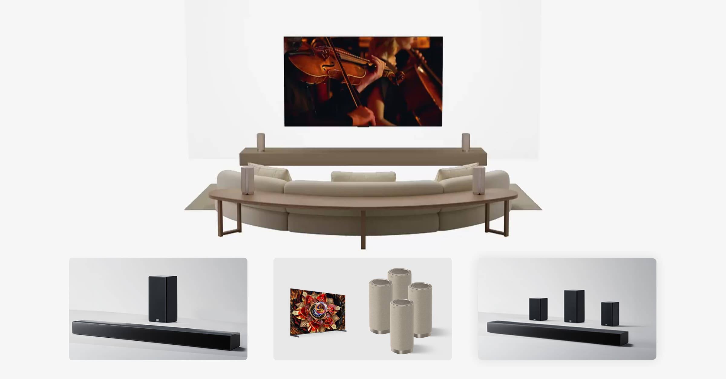 Na obrazie widoczny jest salon z dużym ekranem wyświetlającym scenę z instrumentami muzycznymi. Przed ekranem znajduje się kanapa oraz zestaw głośników, a poniżej trzy zdjęcia przedstawiające różne konfiguracje sprzętu audio.