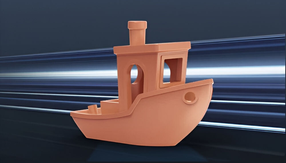 Drukarka 3D ANYCUBIC Kobra 3 Max Combo Wi-Fi, LAN + Dysza + Filament PLA Czarny Jasnobrązowy model testowy łódki wydrukowany w 3D na rozmytym tle sugerującym dużą prędkość druku maksymalna prędkość przyspieszenie skraca czas potrzebny na ukończenie zadań system LeviQ 3.0 automatyczne poziomowanie platformy Anti-Step Lost przeciwdziałanie gubieniu kroków dokładność powtarzalność